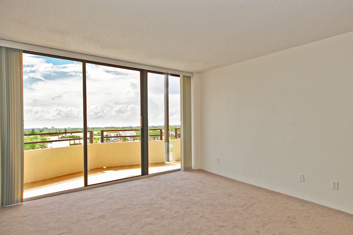 Ocean Ritz Condo Unit 306 Spacious Master Suite. Daytona Beach Condos For Sale